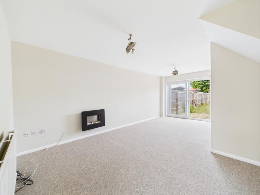 CAM01740G0-PR0422-STILL010