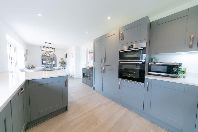 Kitchen &amp; dining room