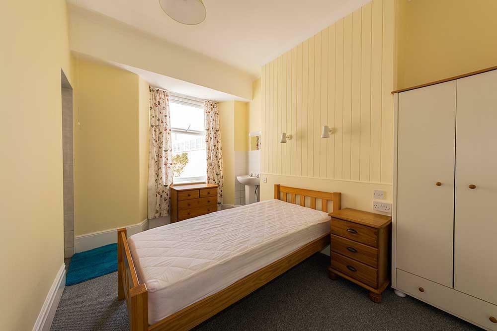 Bedroom 2.jpg
