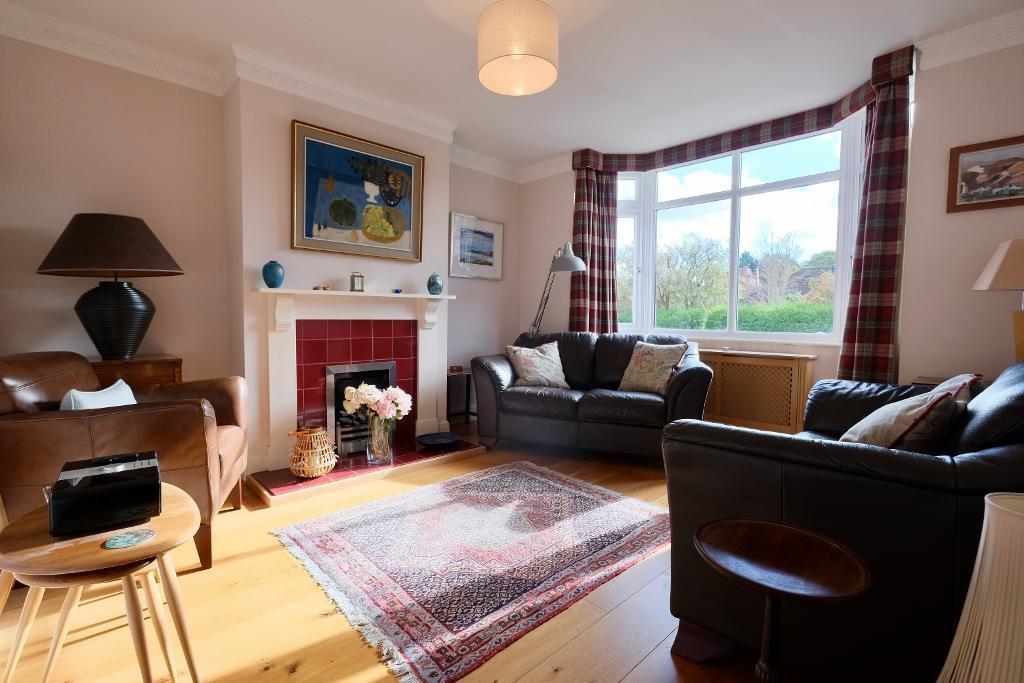 Separate sitting room to the front.