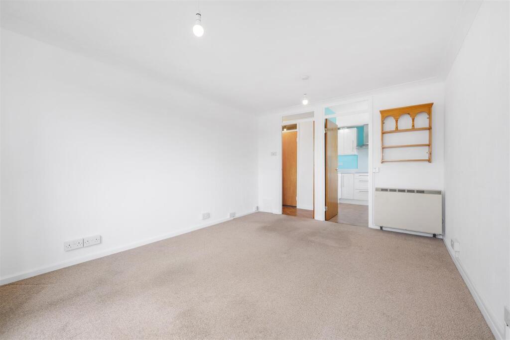 Deverill Court-4.JPG