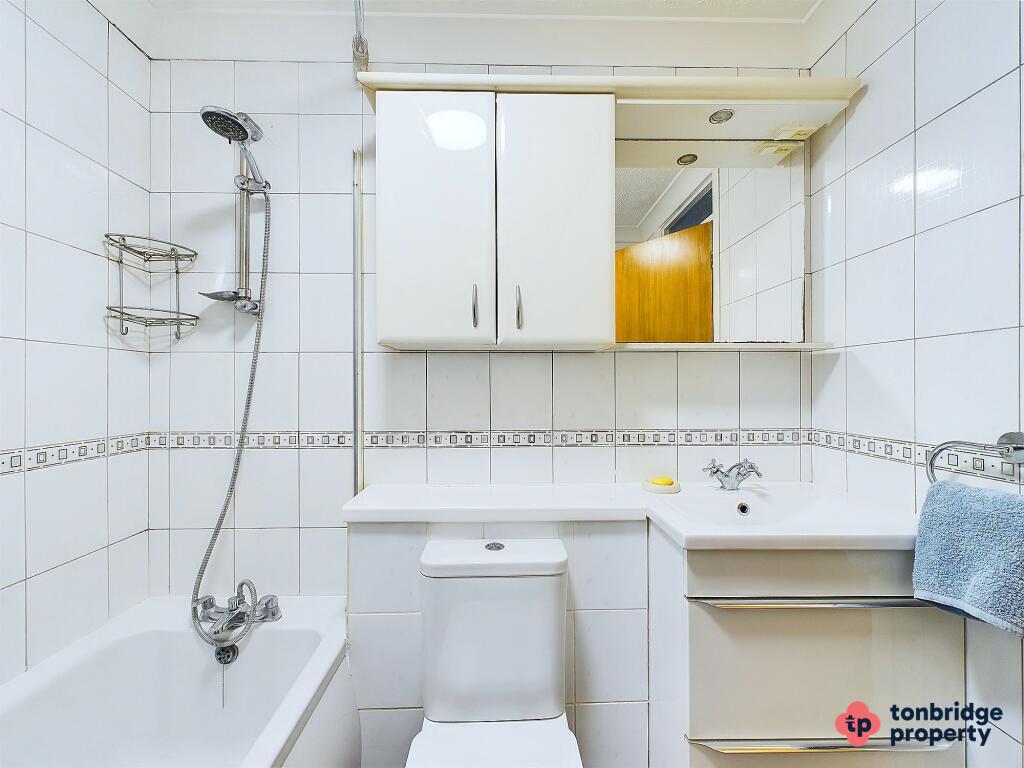 CAM03742G0-PR0019-STILL033