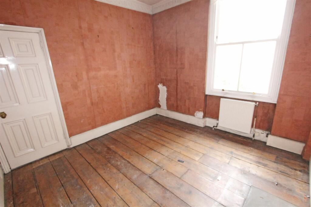 IMG_6674 bed orange.jpg