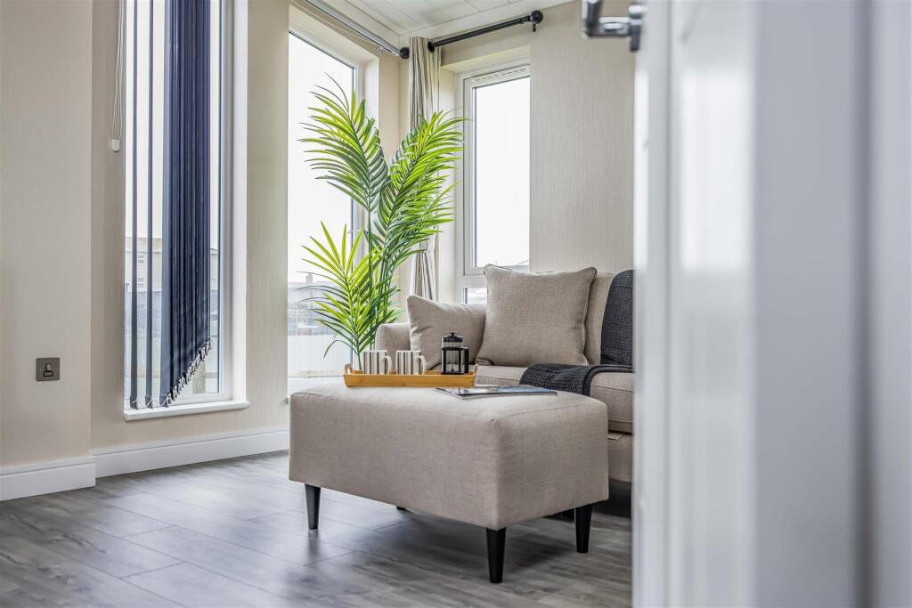 Plot 17 Littlehampton Marina-Small-PorticoMarketin