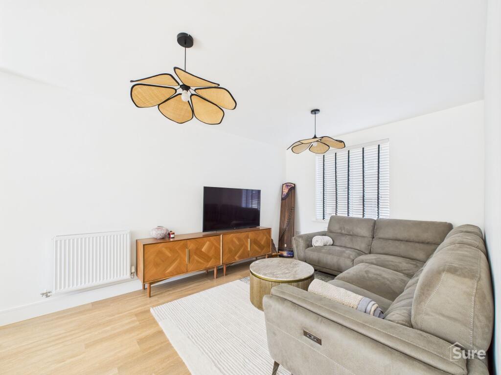 Lounge and Dining Area