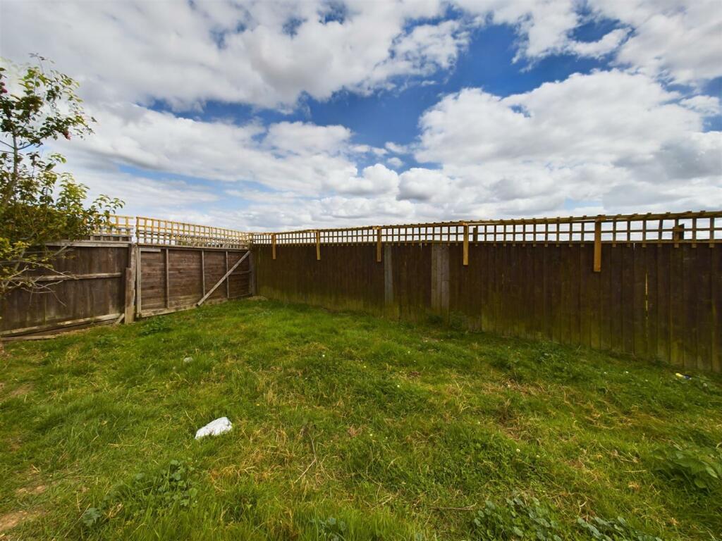 Rear Garden pic 3.jpg