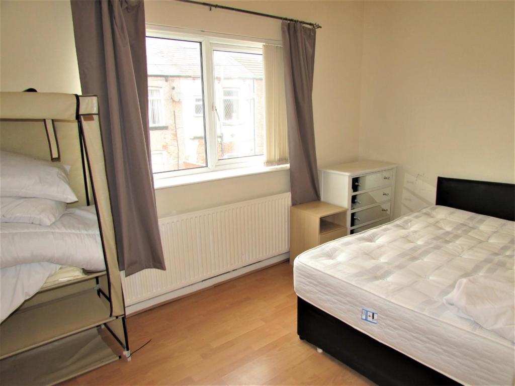 MinorSt173bed2.JPG