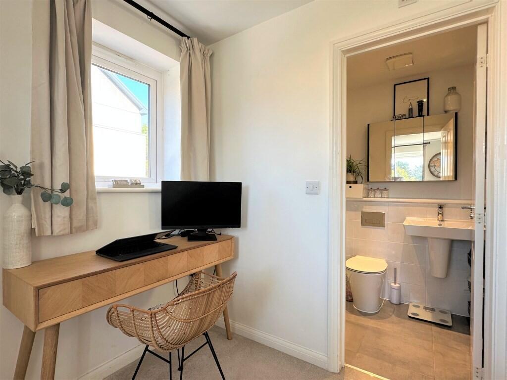 PRINCIPAL BEDROOM...
