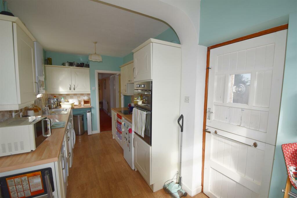 Kitchen (2).jpg