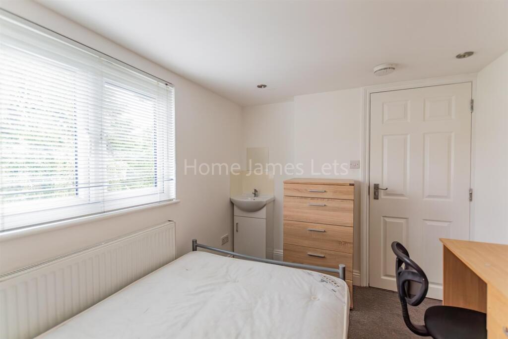 17897842-Bedroom52.jpg
