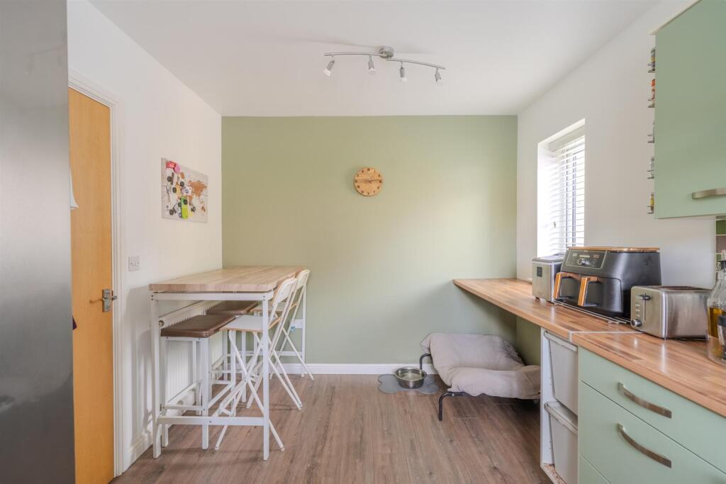 70 Heol Y Gros-18.jpg