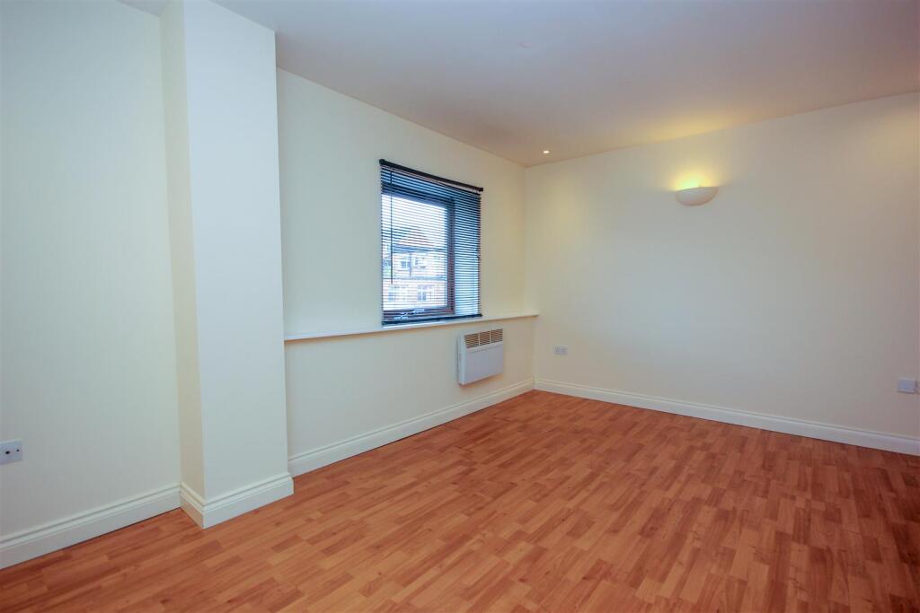Bedroom..jpg