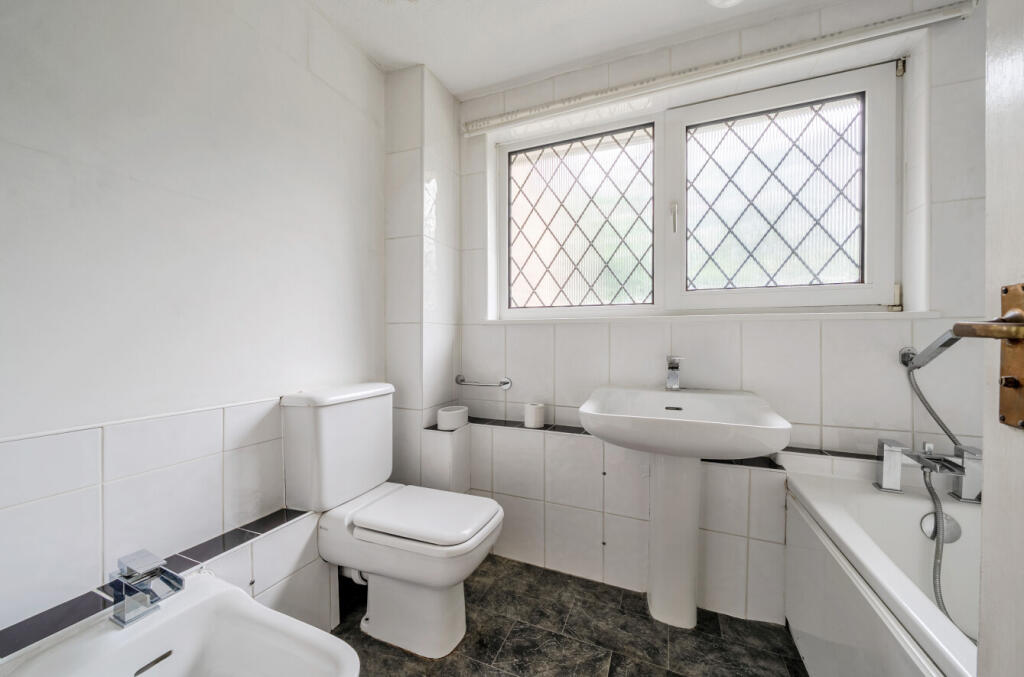 1304612-19-684224...