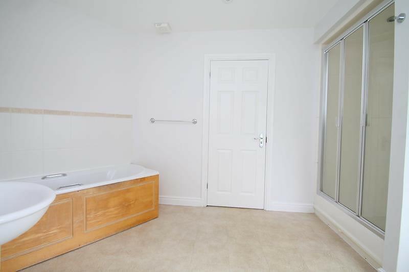 Ensuite Bathroom to 