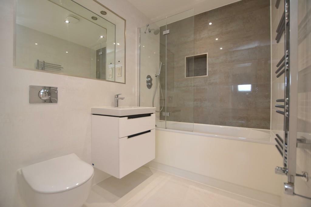 Family bathroom.jpg