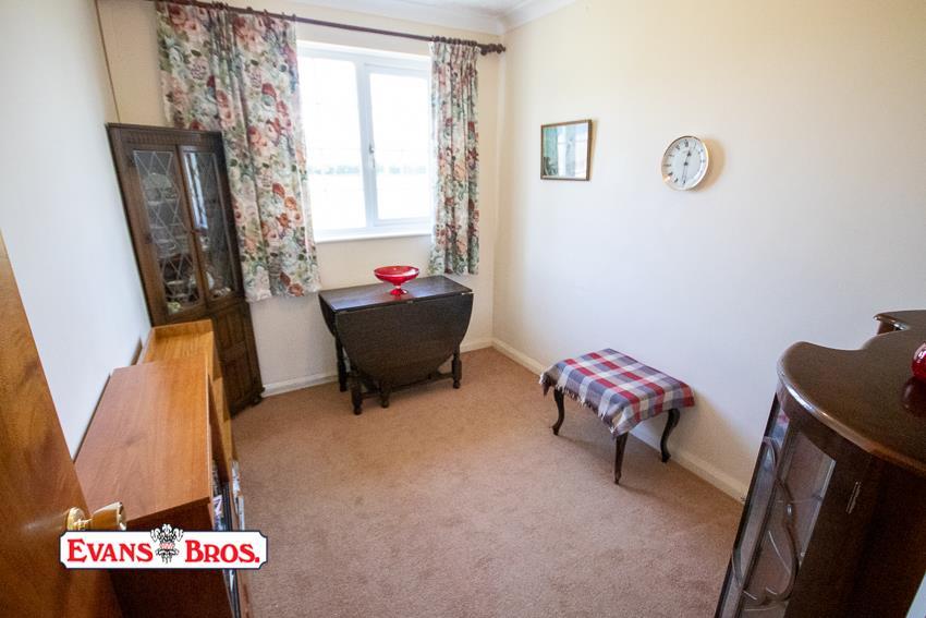 REAR SINGLE BEDROOM 3