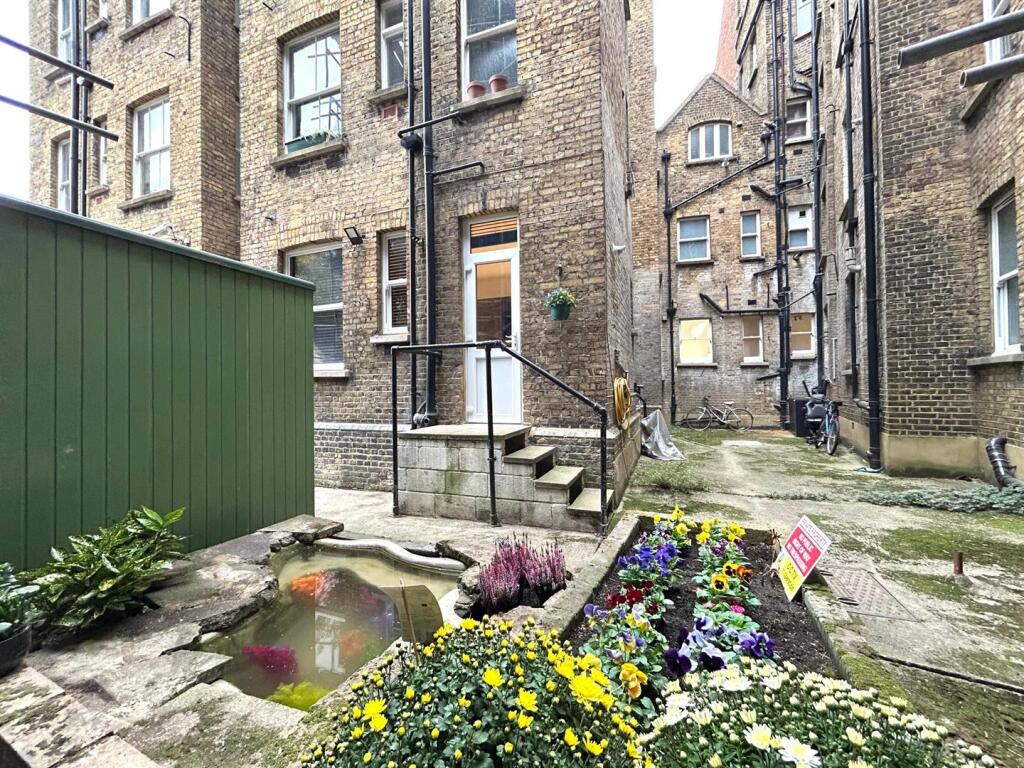 Garden pondo.jpg