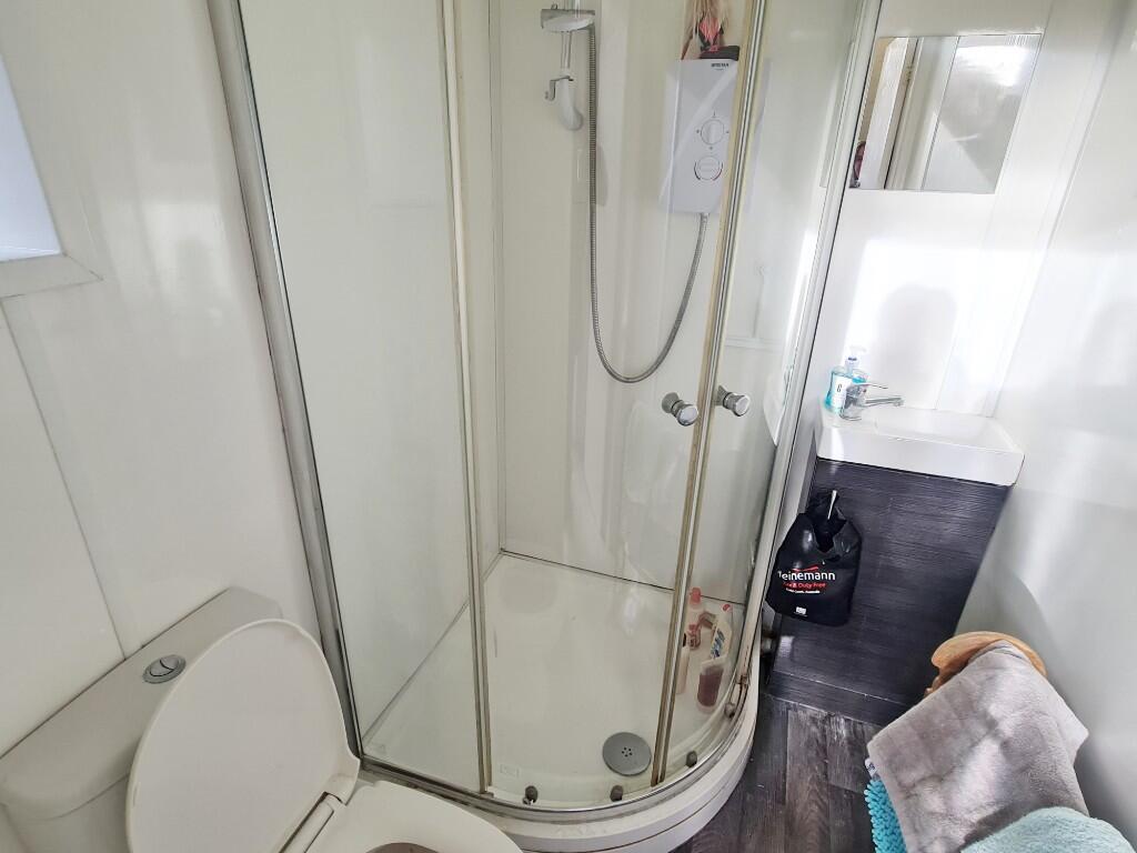Studio Shower Room