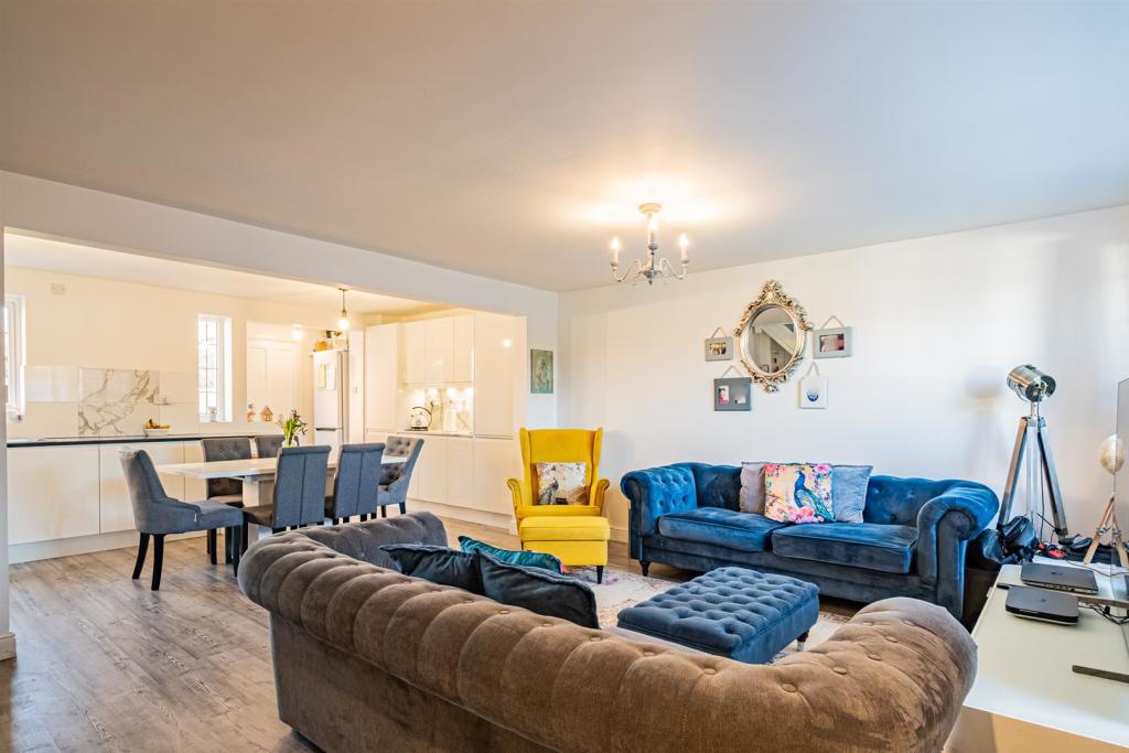 Lounge Dining area