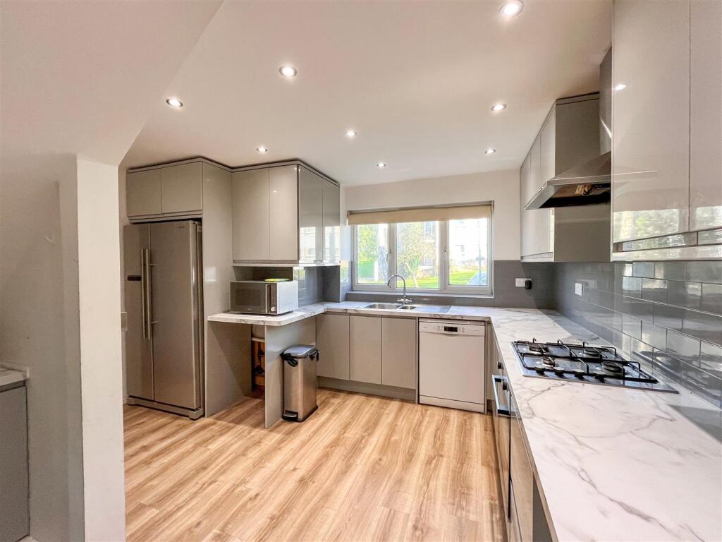 kitchen 2.jpg