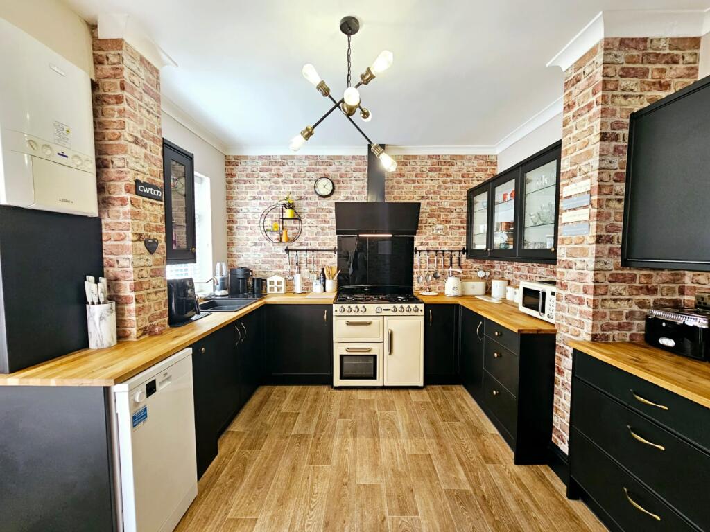 f6d36bf5-75ff-49ff-830d-0be6aae1a8a0