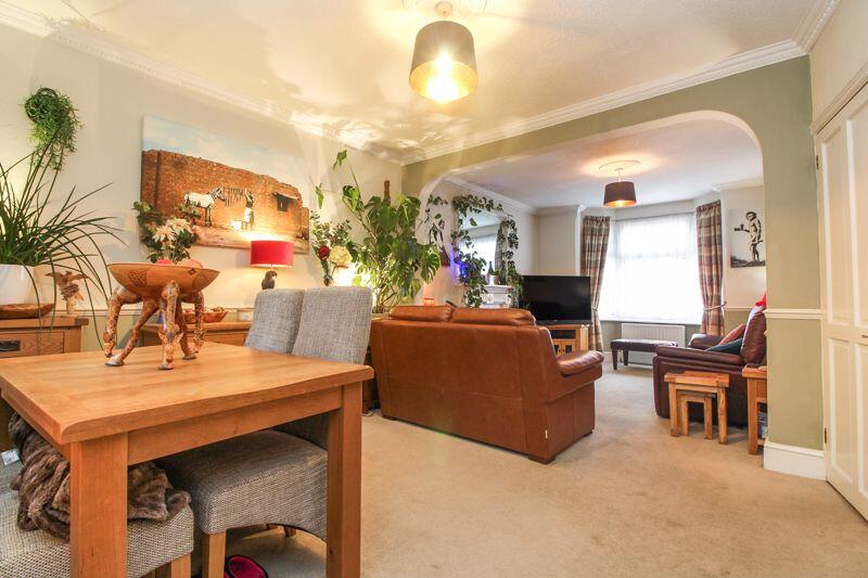 Lounge/Dining Room