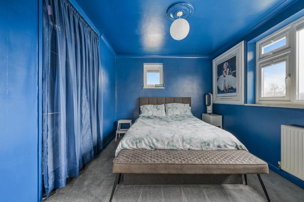 COURTLANDS CRESCENT (6).jpg