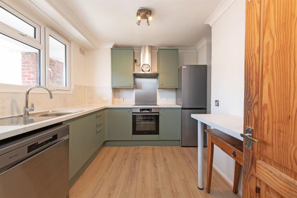 Clancy Court, SW11 3DT