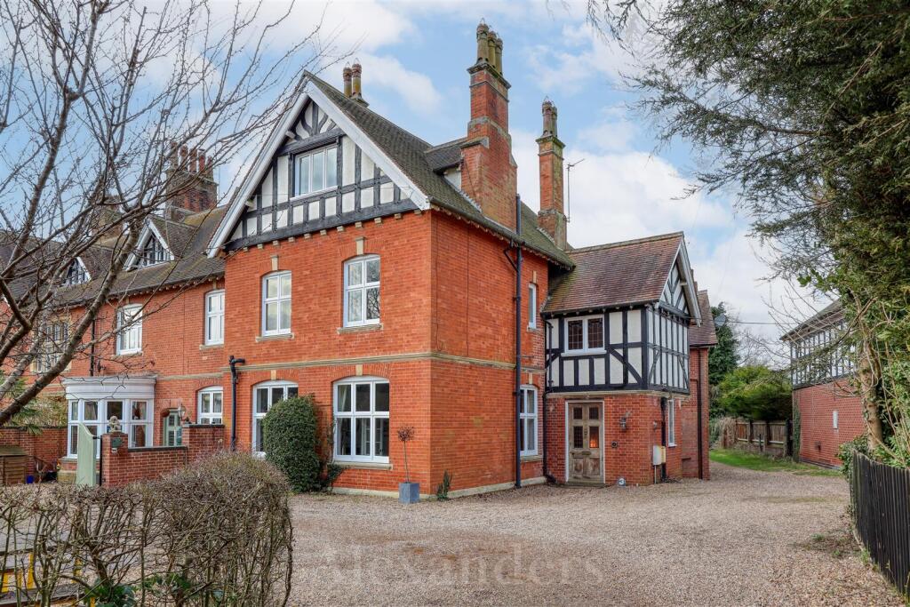 3 Pinfold Court-02.jpg
