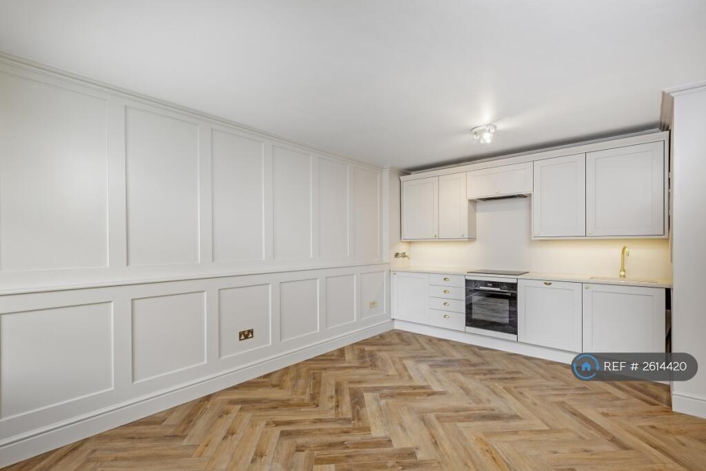 Living Room/Kitchen Empty
