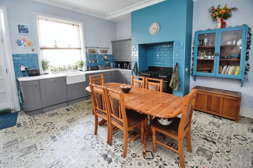 0c6a6125-Kitchen