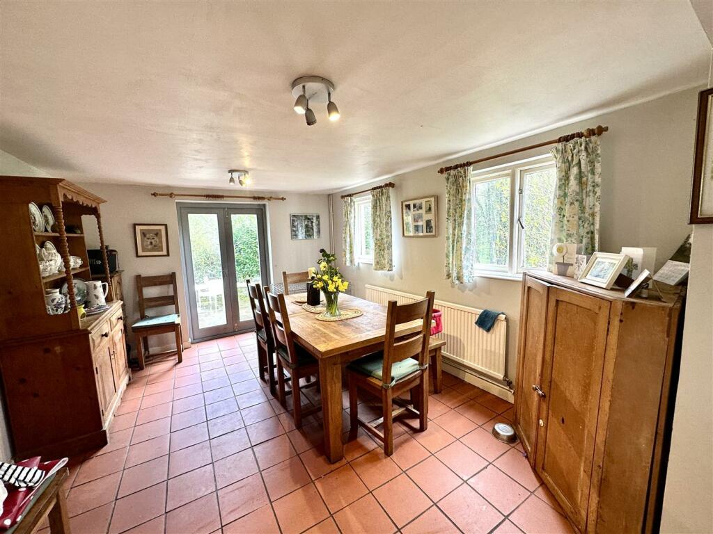 KITCHEN/BREAKFAST ROOM