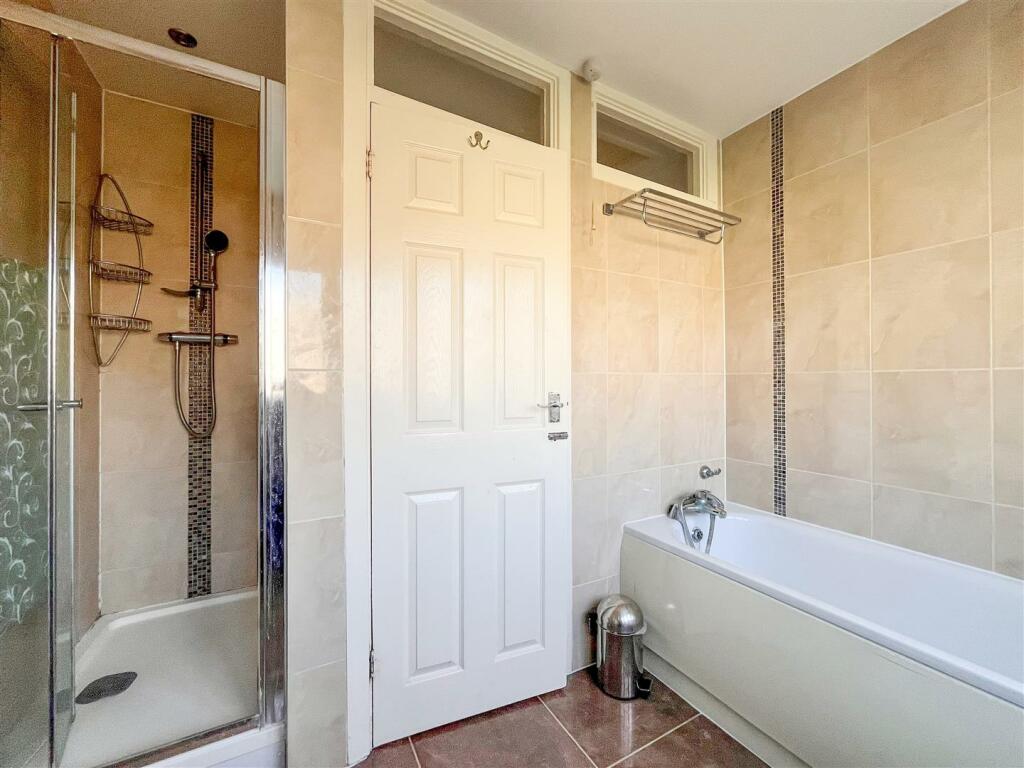 bathroom 2.jpg