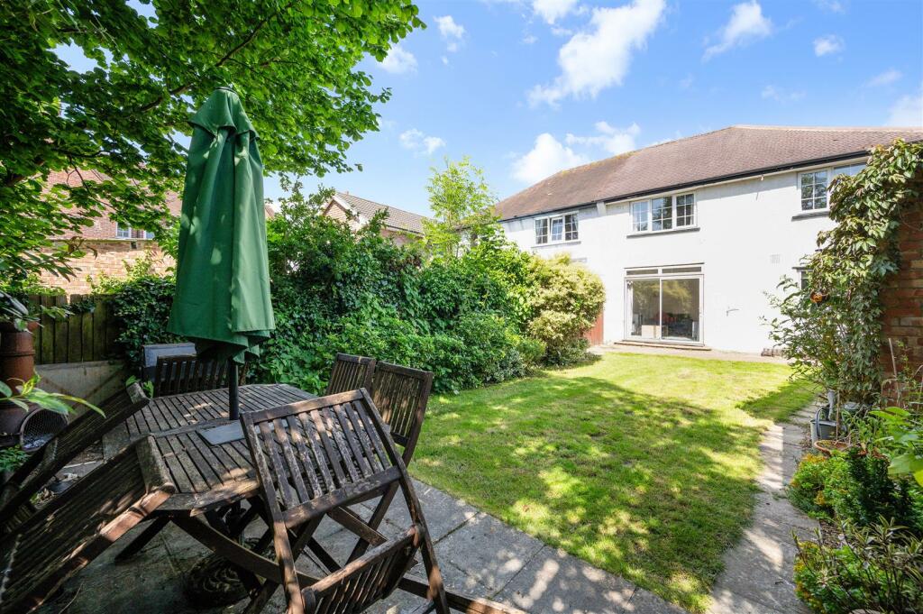 MANOR GREEN ROAD  (6).jpg