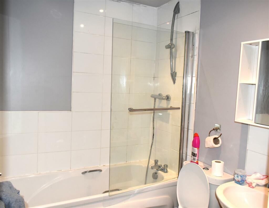 bathroom .JPG
