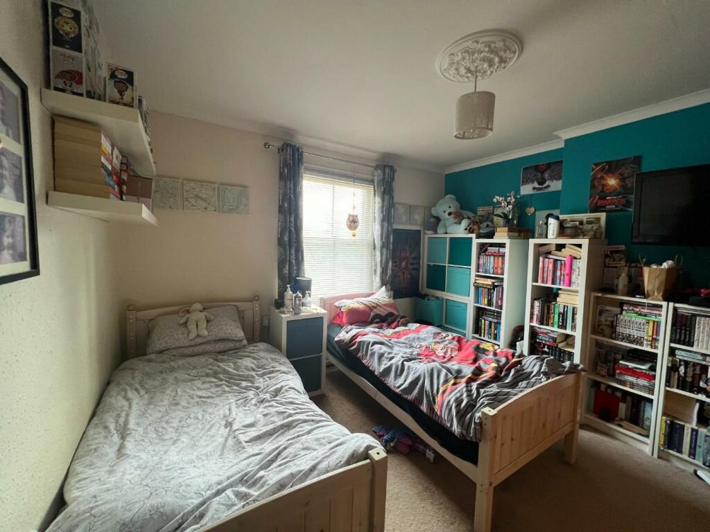 Bedroom 1.JPG