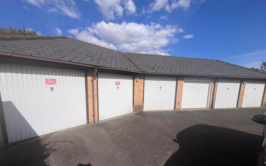 Garage to rear of property