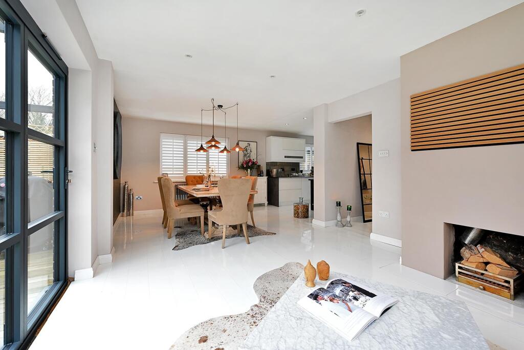 Living/Dining Area