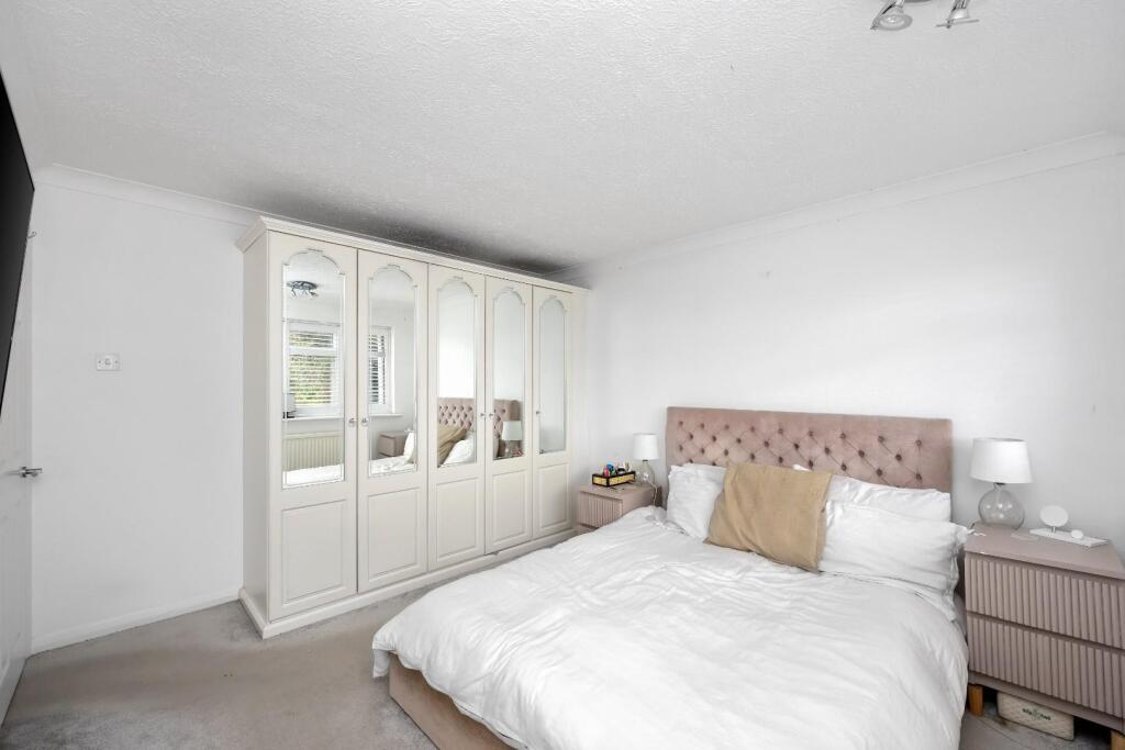 King George VI Drive 11-003.jpg