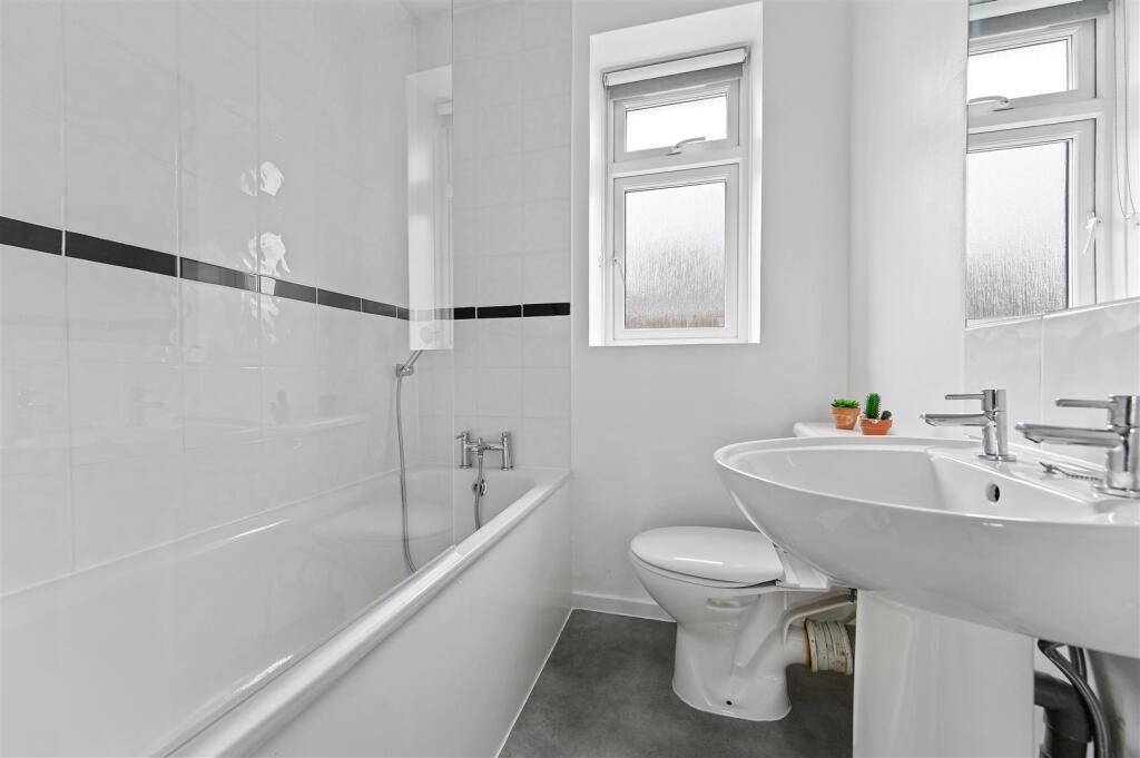 BCFBL - Westwick Gardns - Bathroom (1).jpg