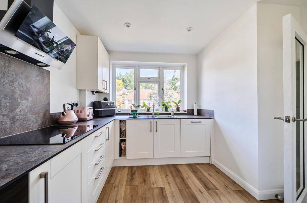 1344696-10-68bad0...