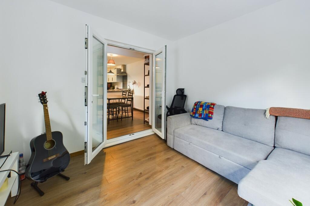 CAM02545G0-PR0263-STILL016