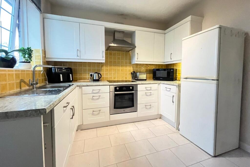 Crondall Lane, Farnham, Surrey, GU9