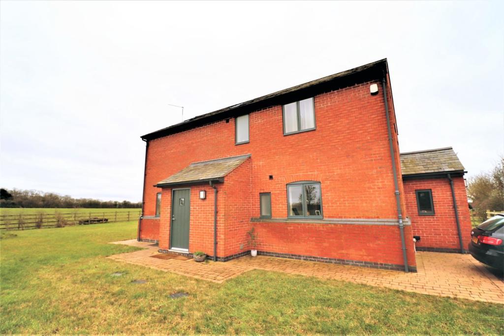 01 - Exterior front.jpg