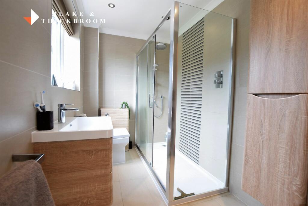 EN SUITE SHOWER ROOM