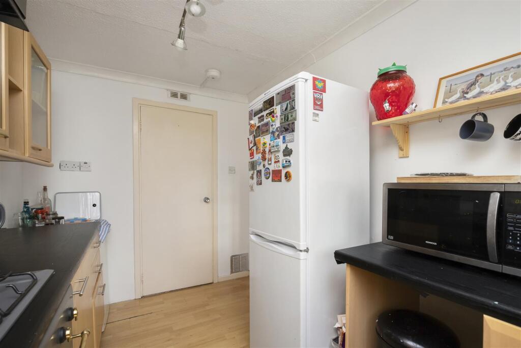 32 Fernie Place_16.jpg