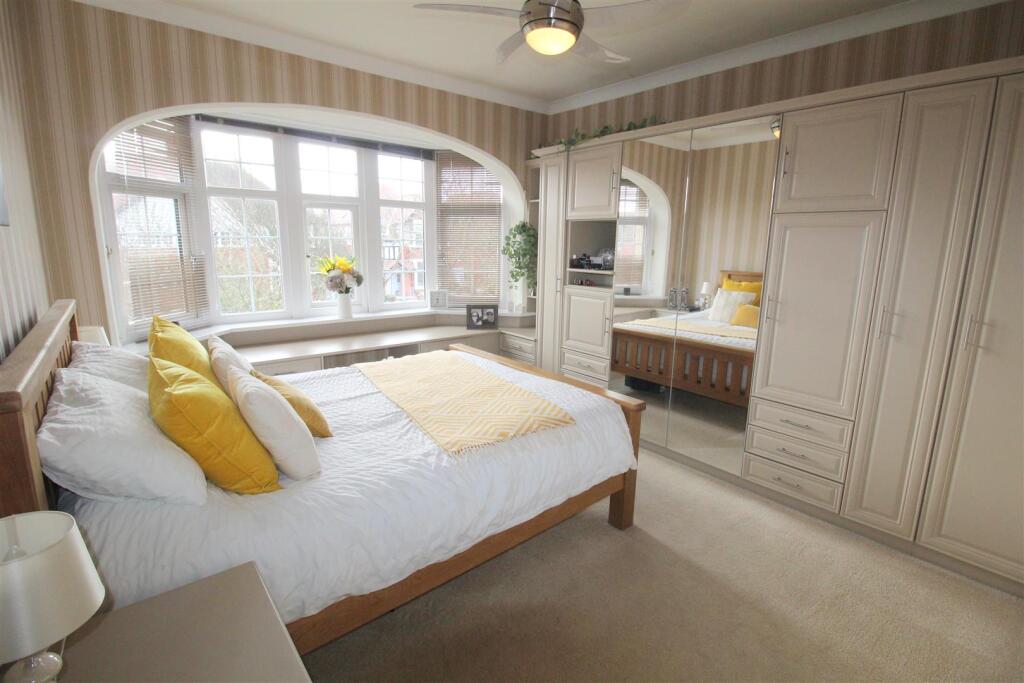 Mayfield Rd, 121, front large bedroom.JPG