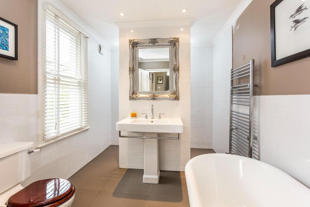 Lettings Shepherds Bush St Stephens Avenue  - Bath