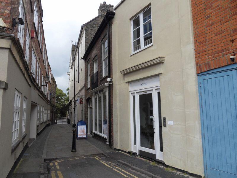 Entrance &amp; Access To High St