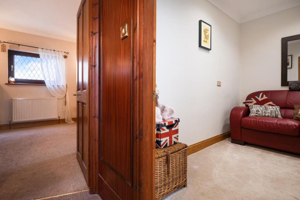 CHESTERFIELD ROAD 36 KT19 9QP (4).jpg